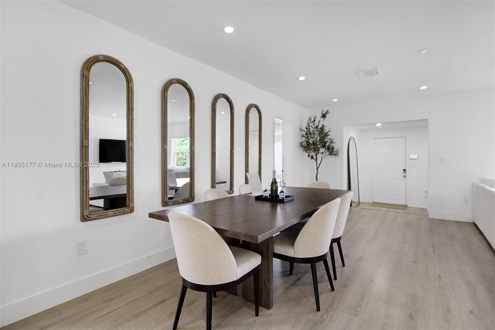 SUN RAY HOMES GREYNOLDS P - Residential Lease