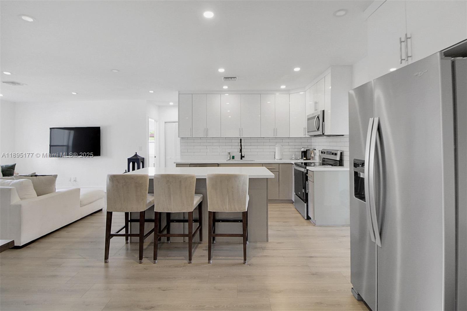 SUN RAY HOMES GREYNOLDS P - Residential Lease