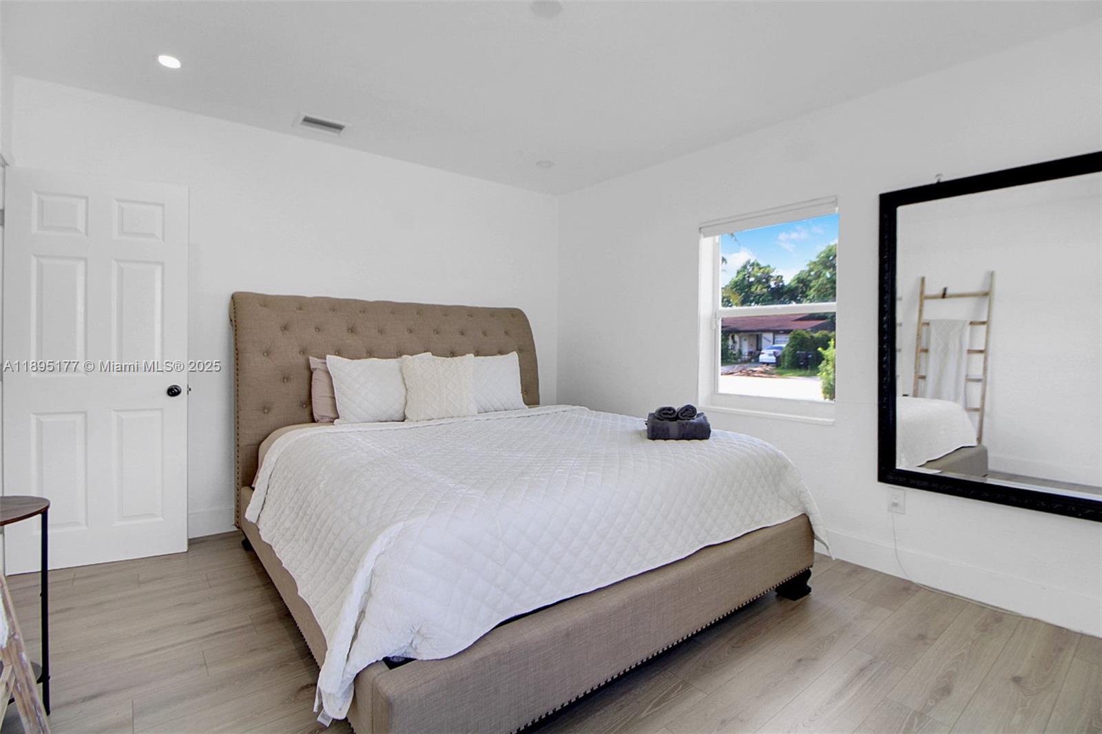 SUN RAY HOMES GREYNOLDS P - Residential Lease