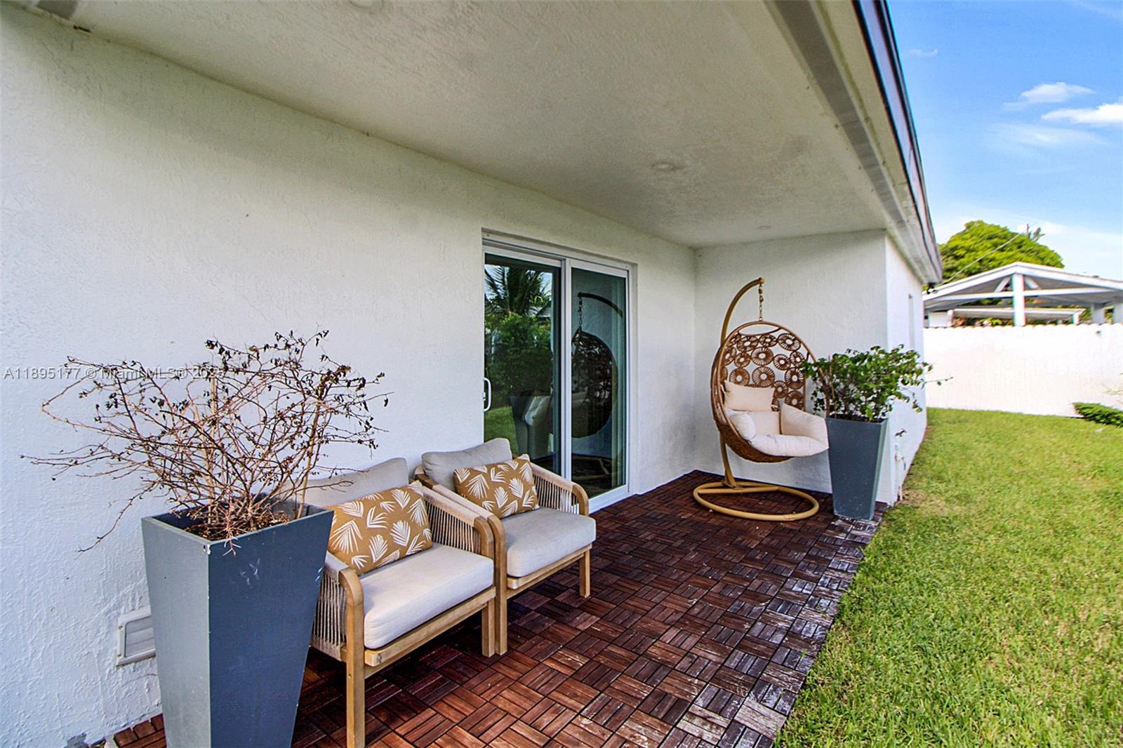 SUN RAY HOMES GREYNOLDS P - Residential Lease