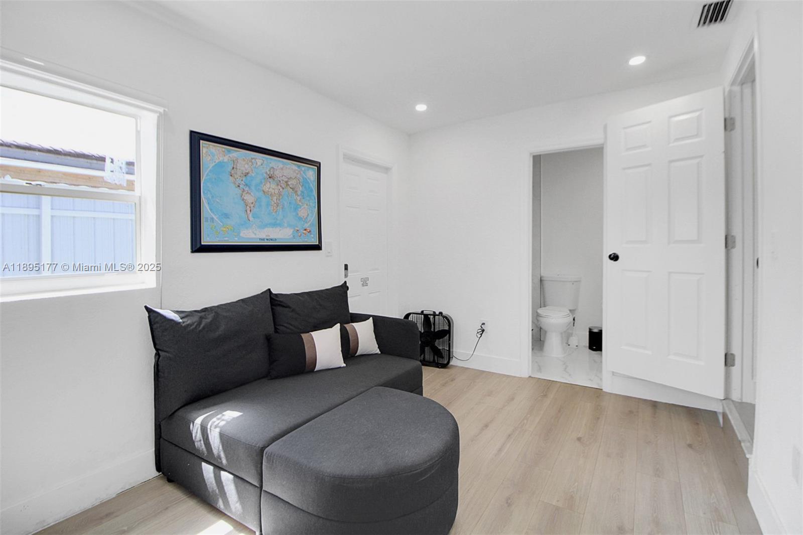 SUN RAY HOMES GREYNOLDS P - Residential Lease