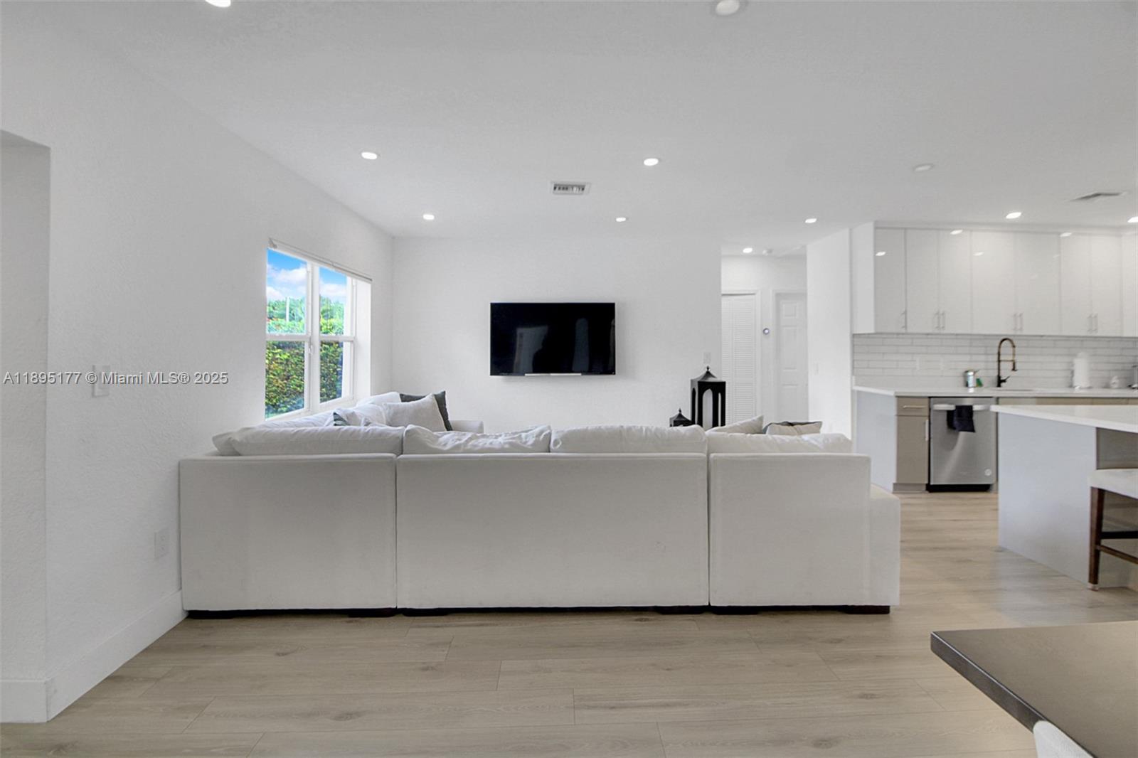 SUN RAY HOMES GREYNOLDS P - Residential Lease