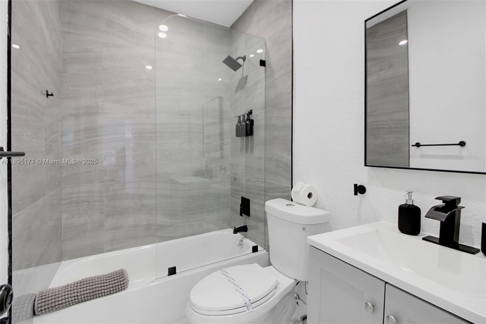 SUN RAY HOMES GREYNOLDS P - Residential Lease