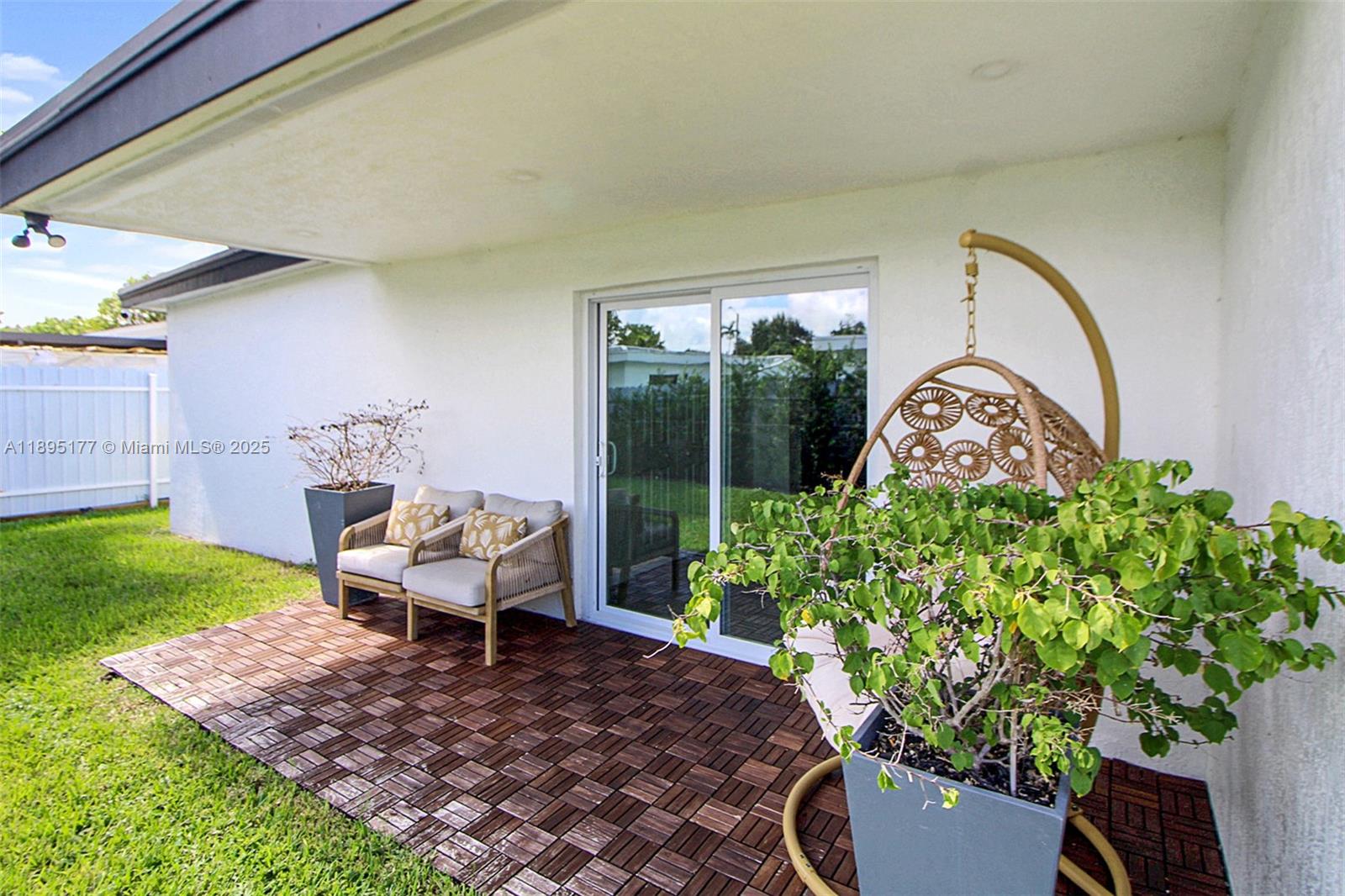 SUN RAY HOMES GREYNOLDS P - Residential Lease