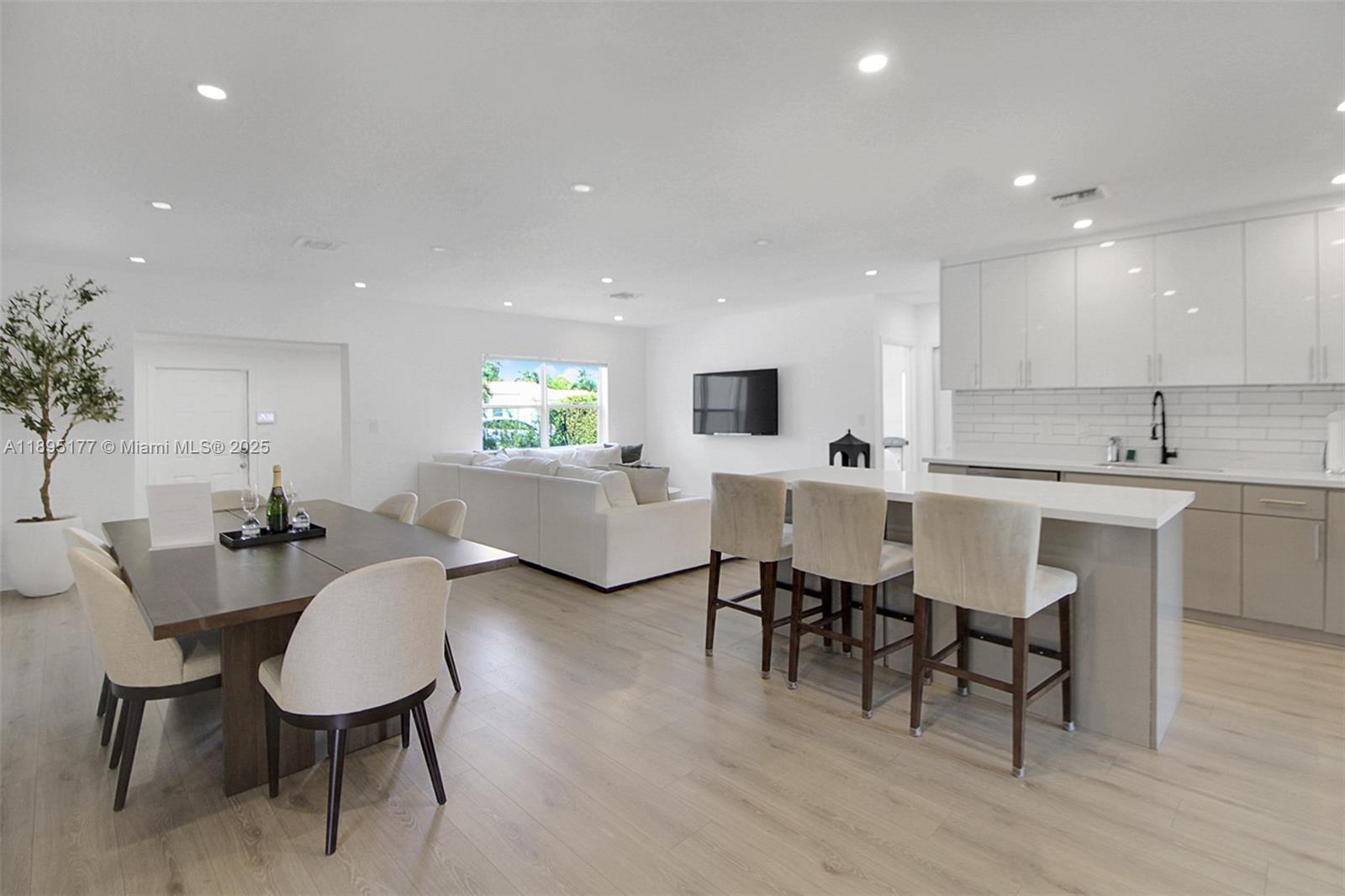 SUN RAY HOMES GREYNOLDS P - Residential Lease