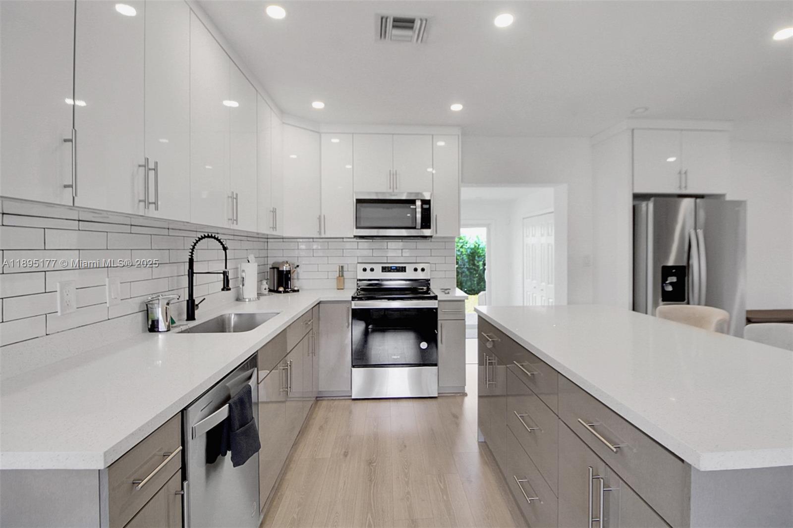 SUN RAY HOMES GREYNOLDS P - Residential Lease