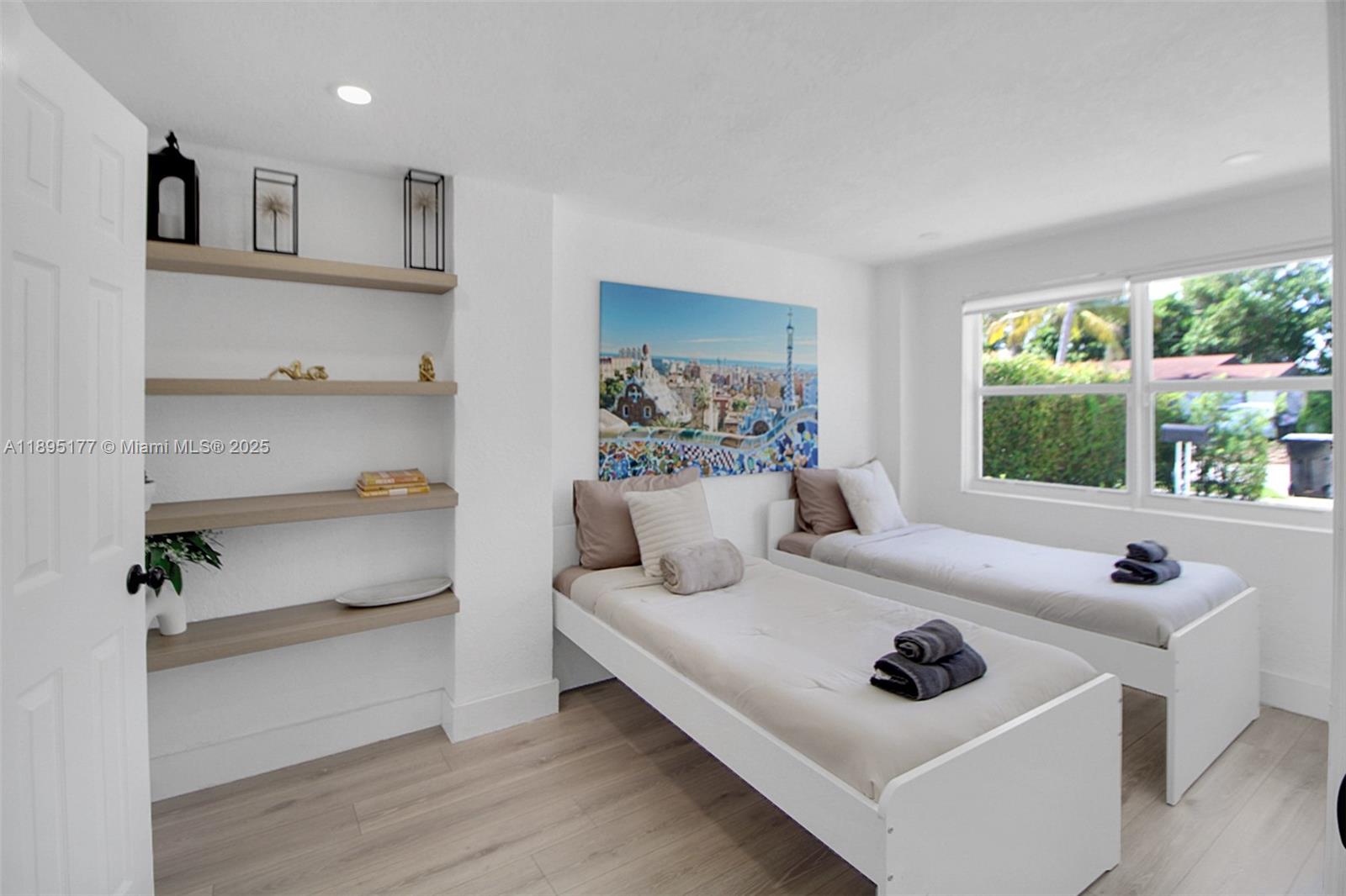 SUN RAY HOMES GREYNOLDS P - Residential Lease