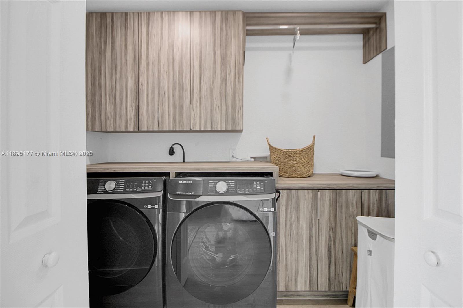 SUN RAY HOMES GREYNOLDS P - Residential Lease