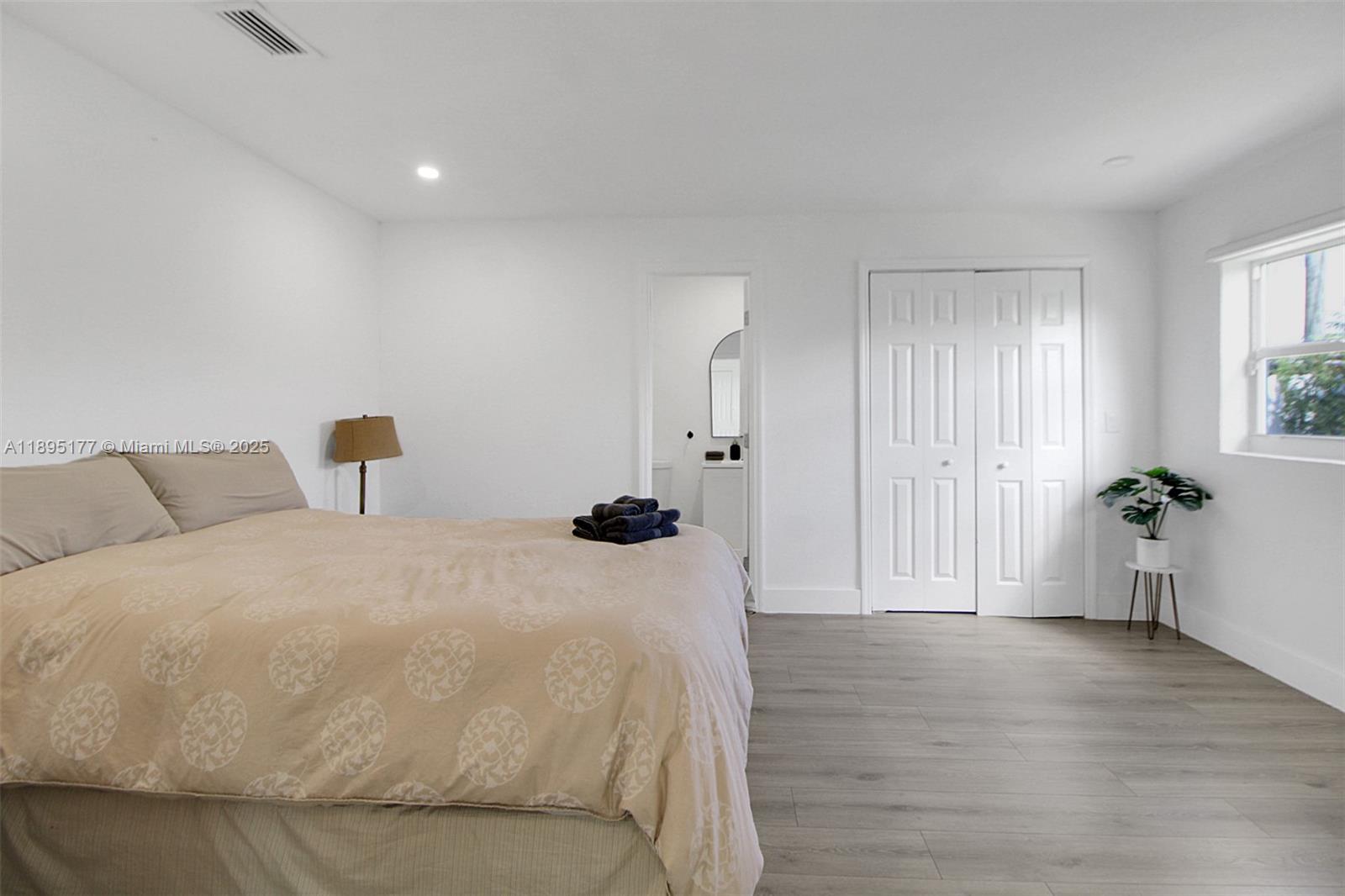 SUN RAY HOMES GREYNOLDS P - Residential Lease