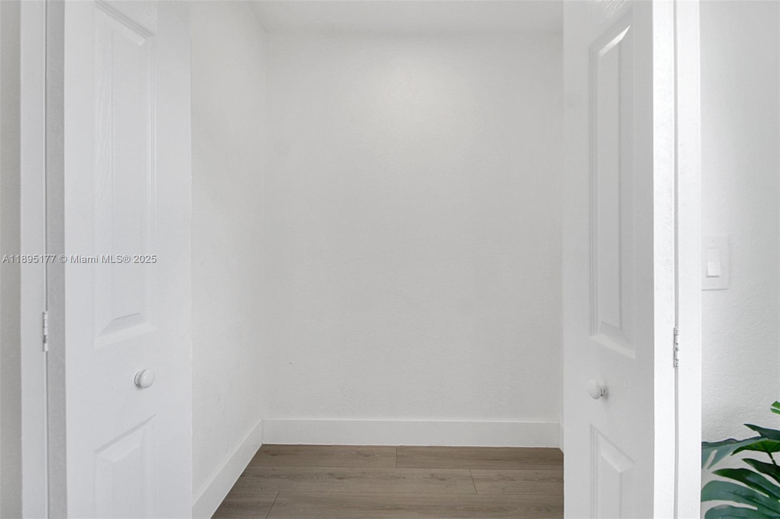 SUN RAY HOMES GREYNOLDS P - Residential Lease