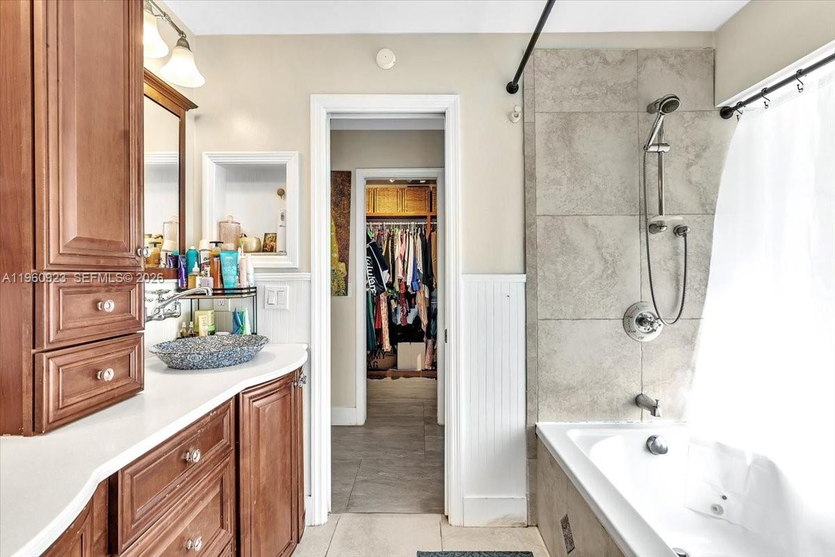 OAK WOOD - Residential