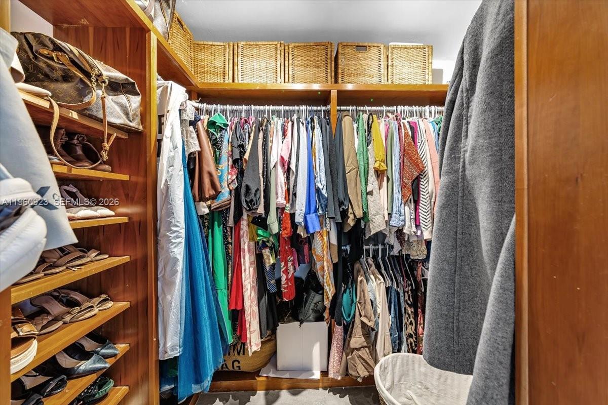 OAK WOOD - Residential