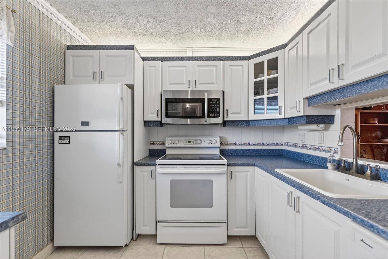 LAUDERDALE OAKS CONDO III - Residential