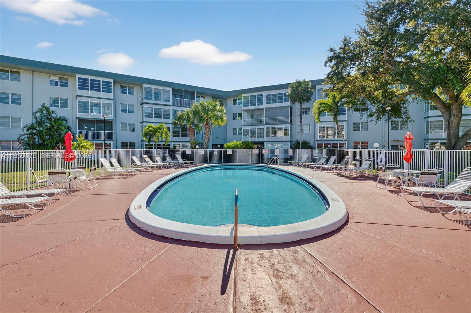 LAUDERDALE OAKS CONDO III - Residential