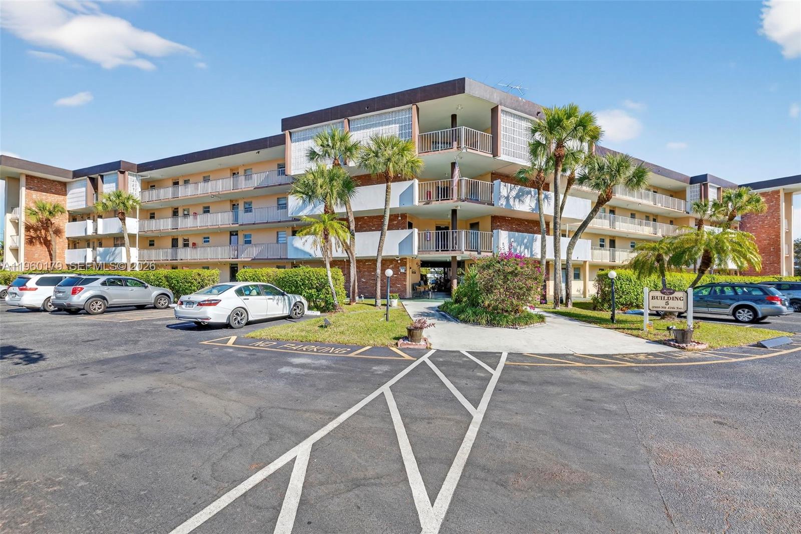 LAUDERDALE OAKS CONDO III - Residential