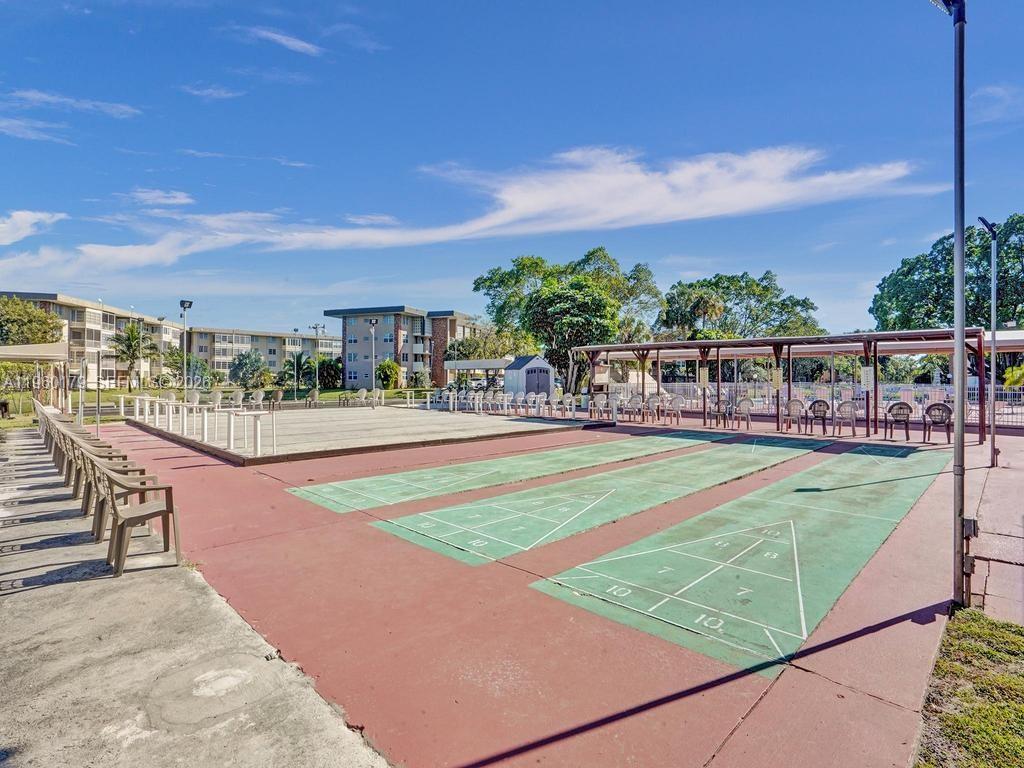 LAUDERDALE OAKS CONDO III - Residential