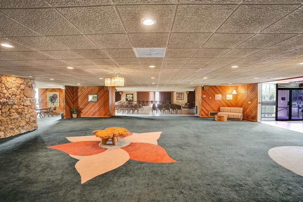 LAUDERDALE OAKS CONDO III - Residential