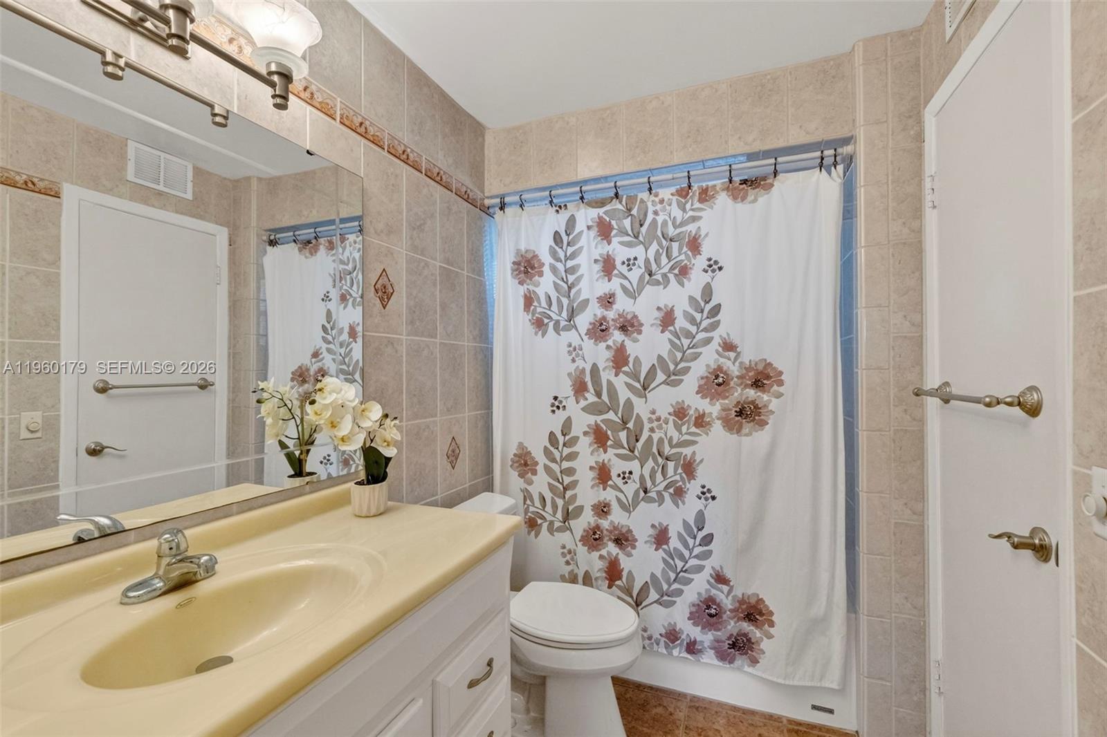 LAUDERDALE OAKS CONDO III - Residential