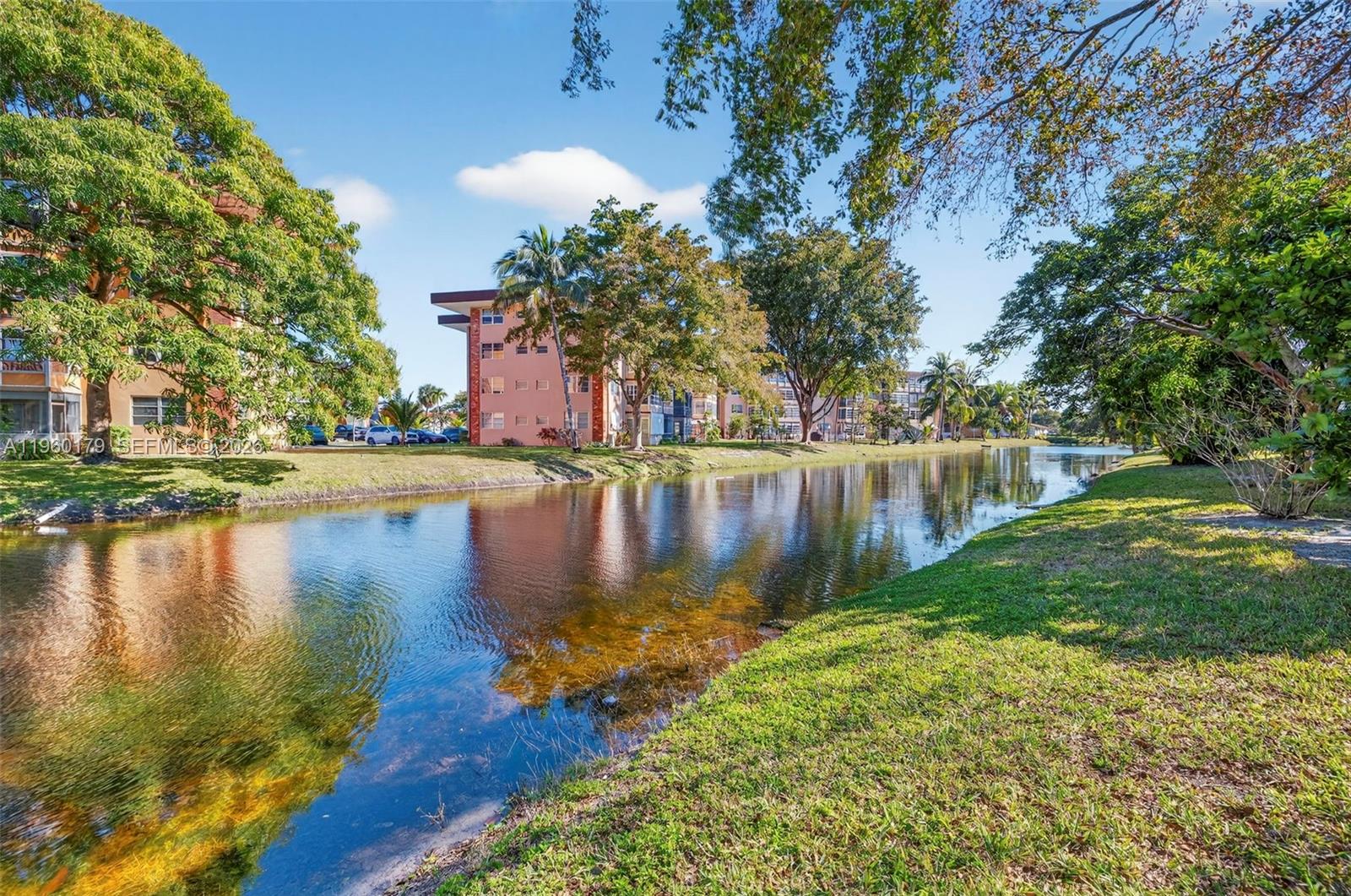 LAUDERDALE OAKS CONDO III - Residential