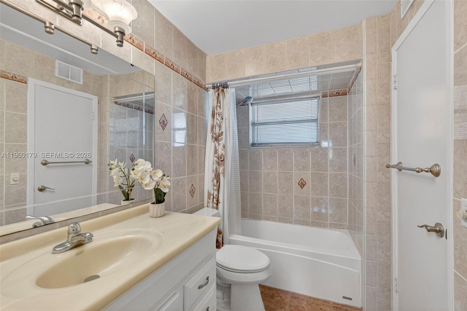 LAUDERDALE OAKS CONDO III - Residential