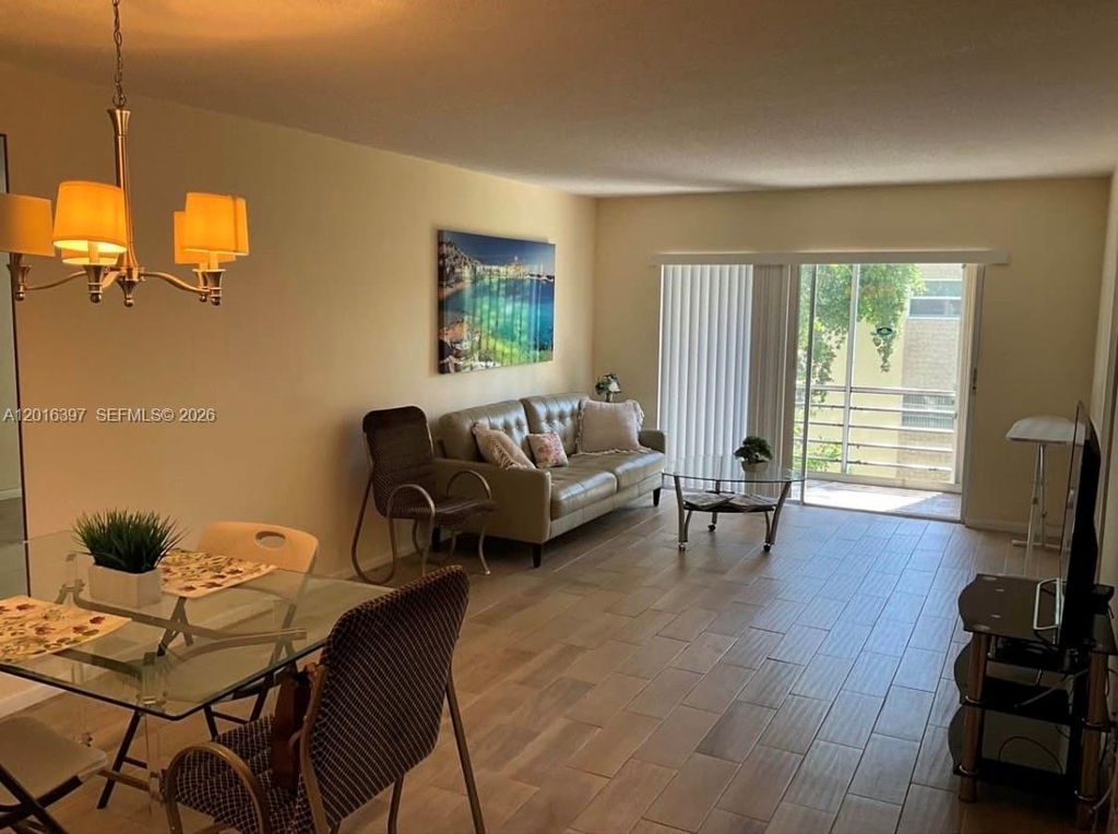 Photo of 151 Berkley Rd #303, Hollywood, FL 33024 (MLS # A12016397)
