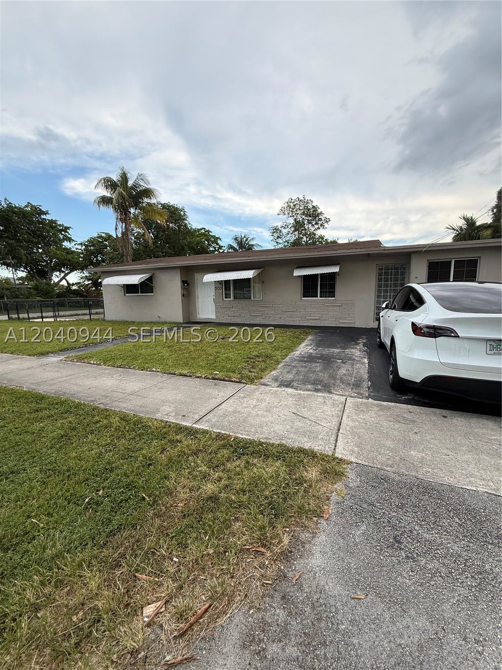 Photo of 300 SW 9th Ave #A, Hallandale Beach, FL 33009 (MLS # A12040944)