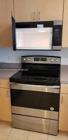 SOLE AT FORT LAUDERDALE - Residential Lease