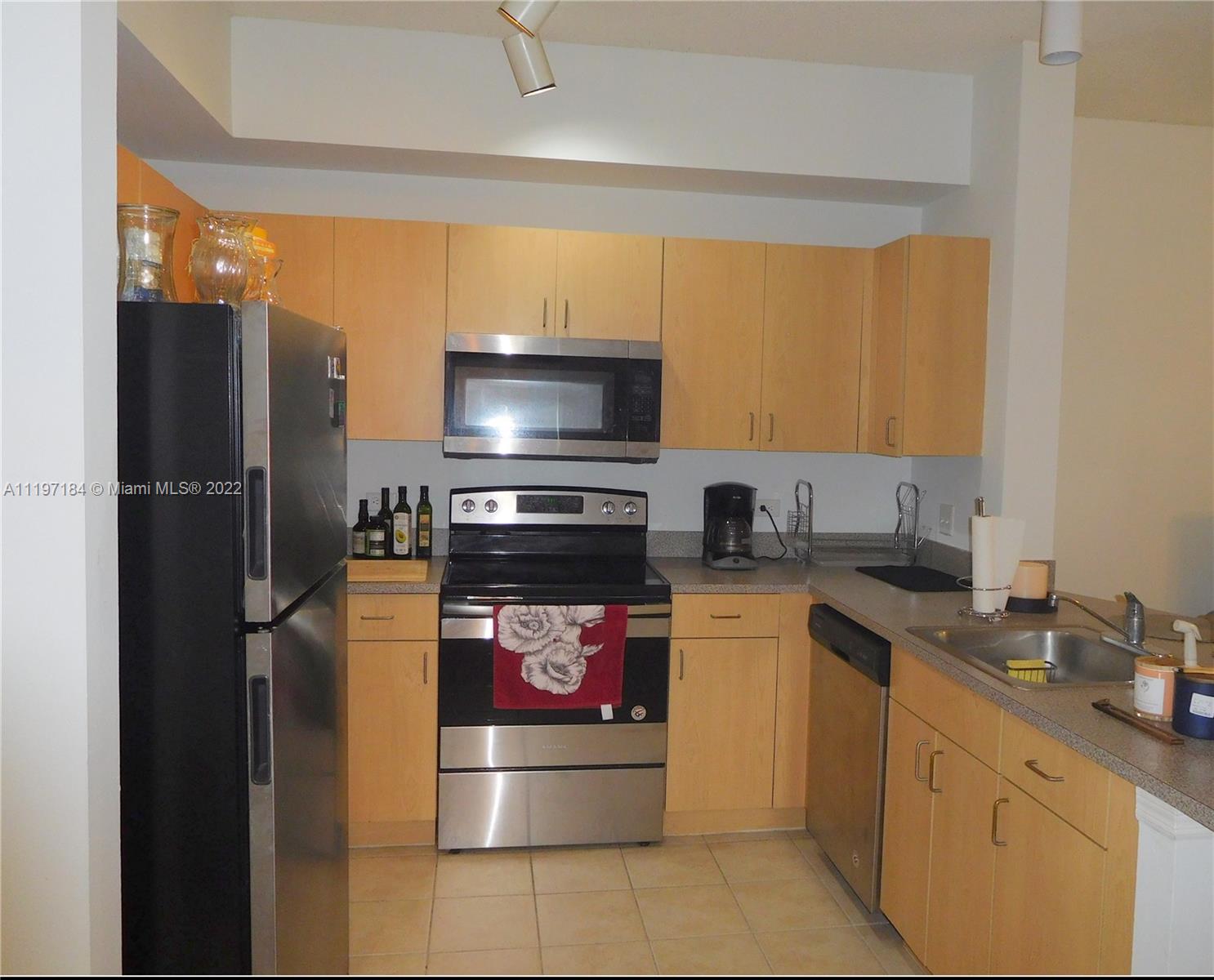 SOLE AT FORT LAUDERDALE - Residential Lease