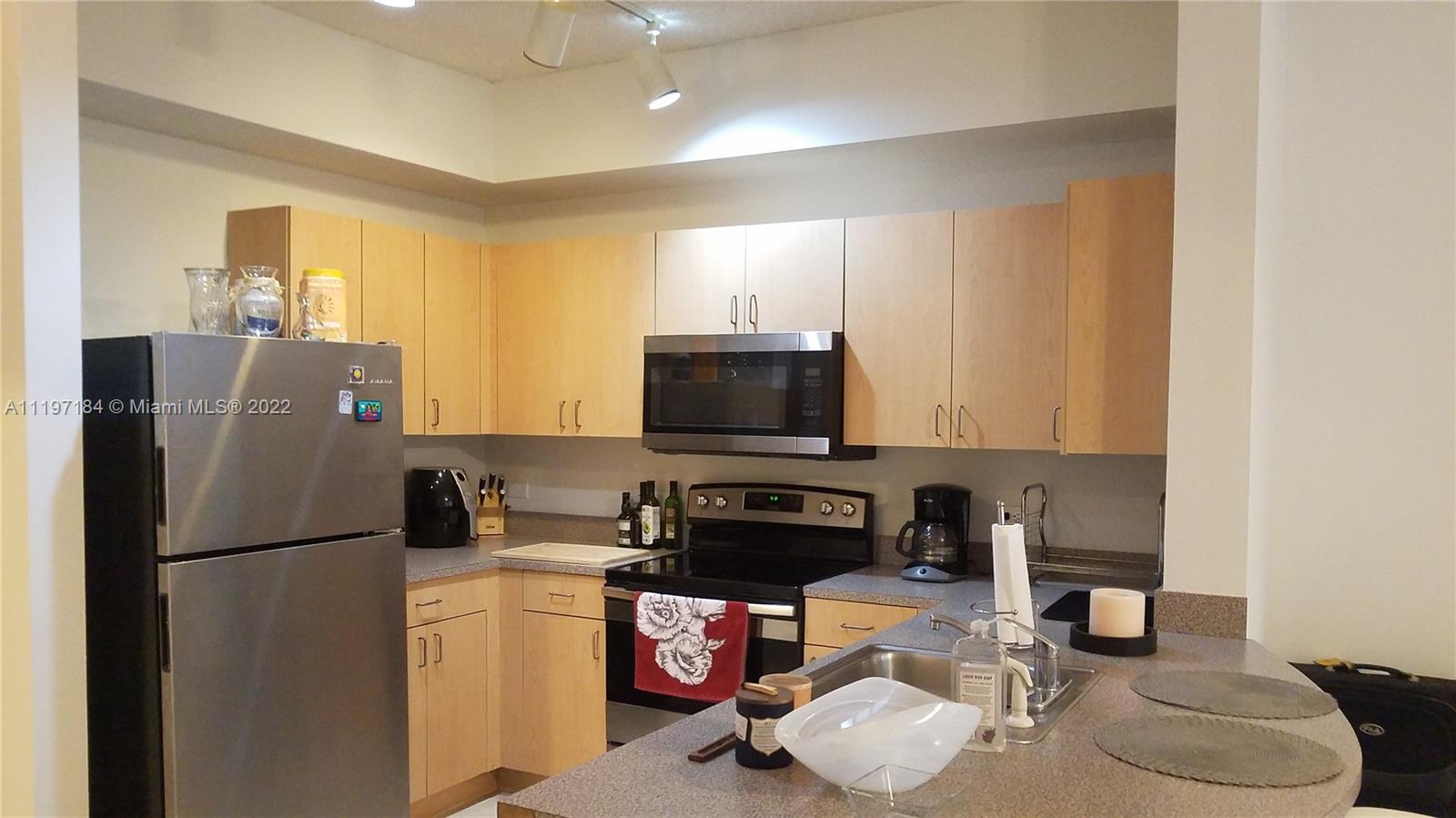 SOLE AT FORT LAUDERDALE - Residential Lease