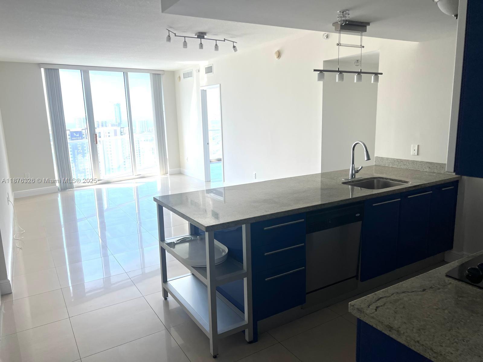 LATITUDE ON THE RIVER CON - Residential