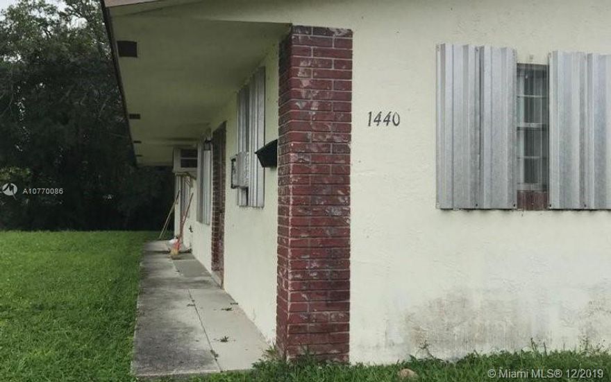 Nice 2 Bedroom 1 bath near the airport and close to the major highways, On a very quiet street in a safe area, has a brand new central AC system installed.