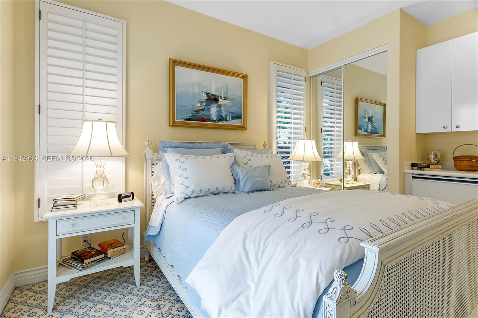 JUPITER HILLS VILLAGE - Residential