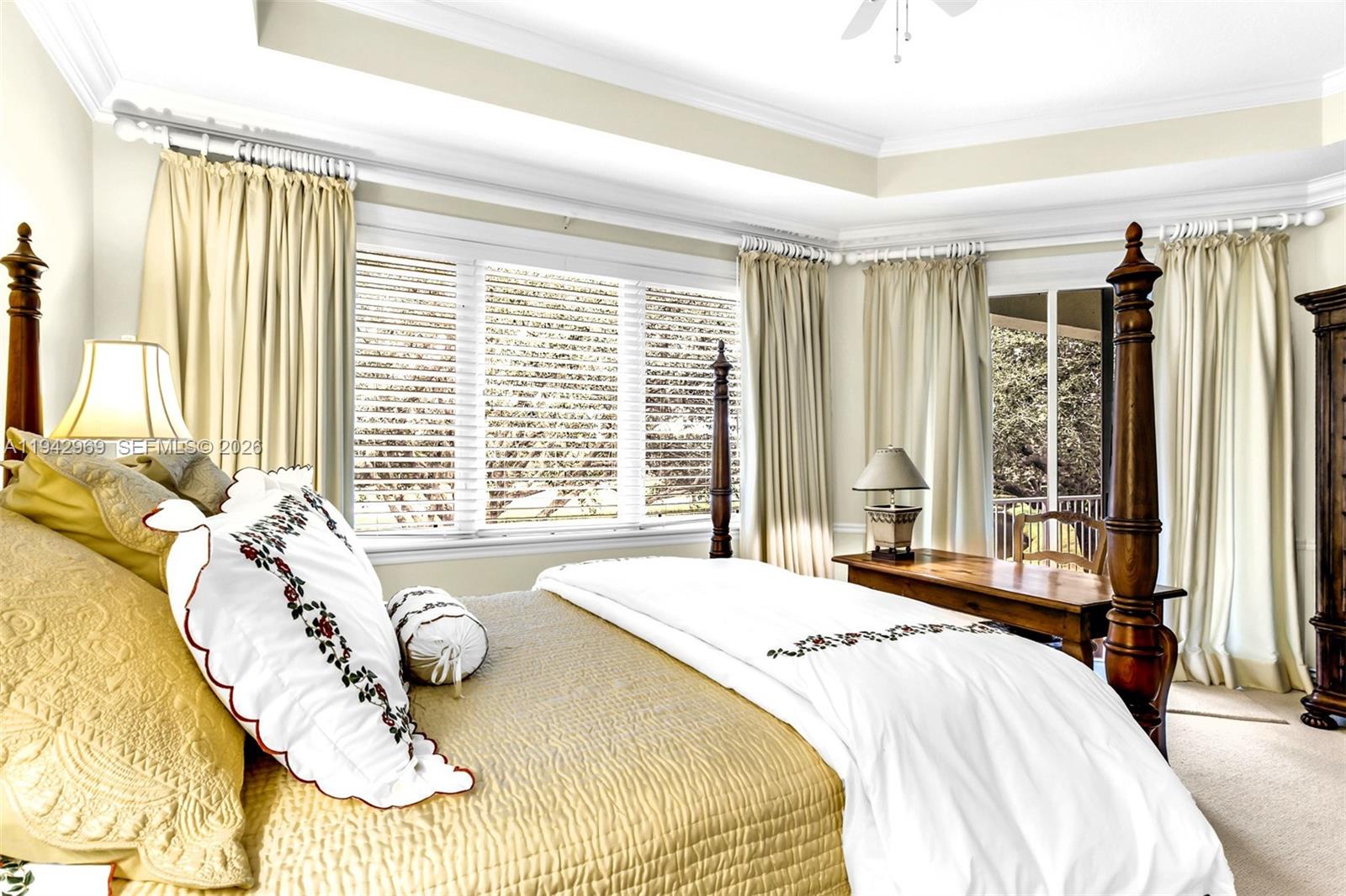 JUPITER HILLS VILLAGE - Residential