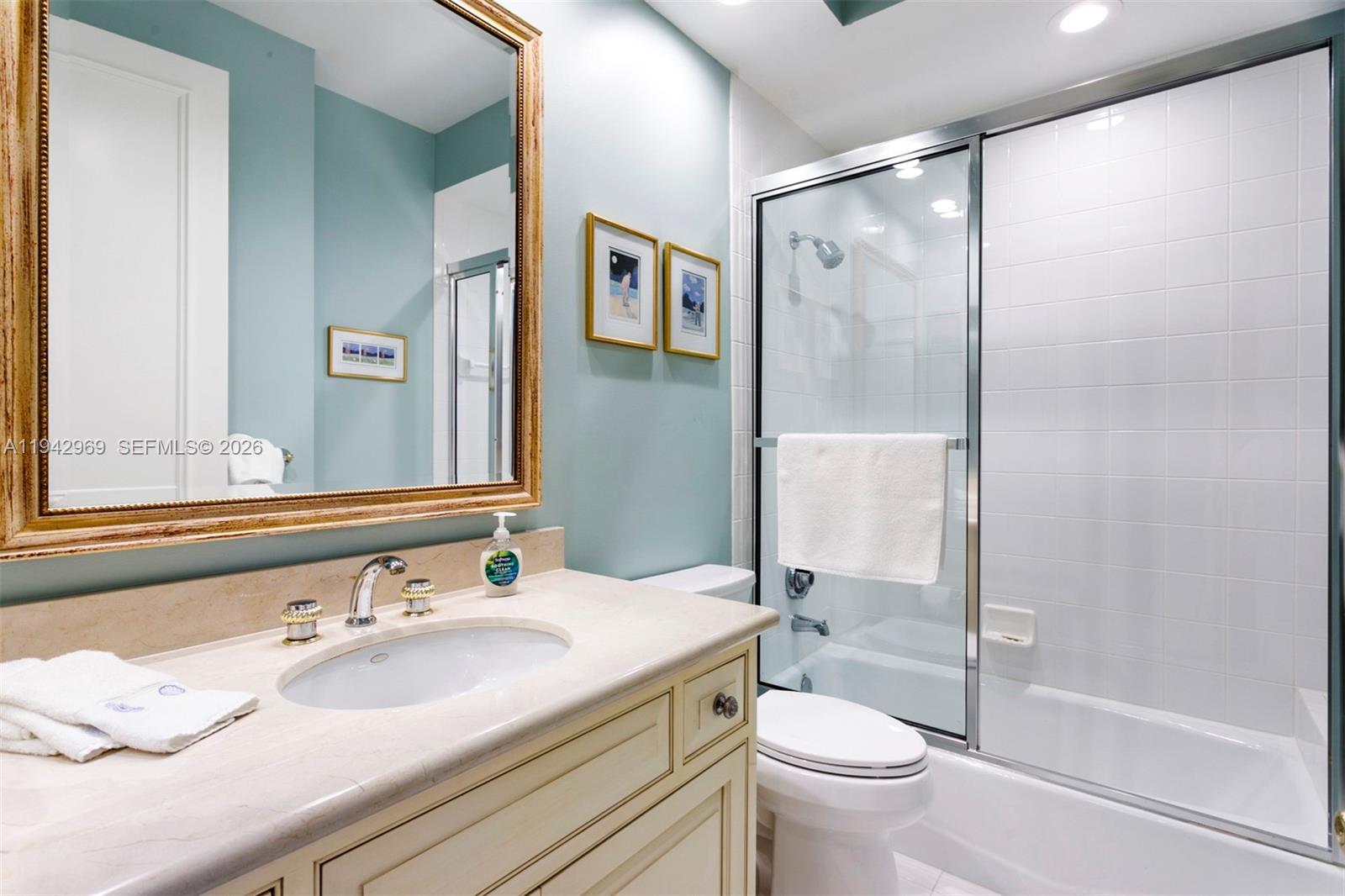 JUPITER HILLS VILLAGE - Residential