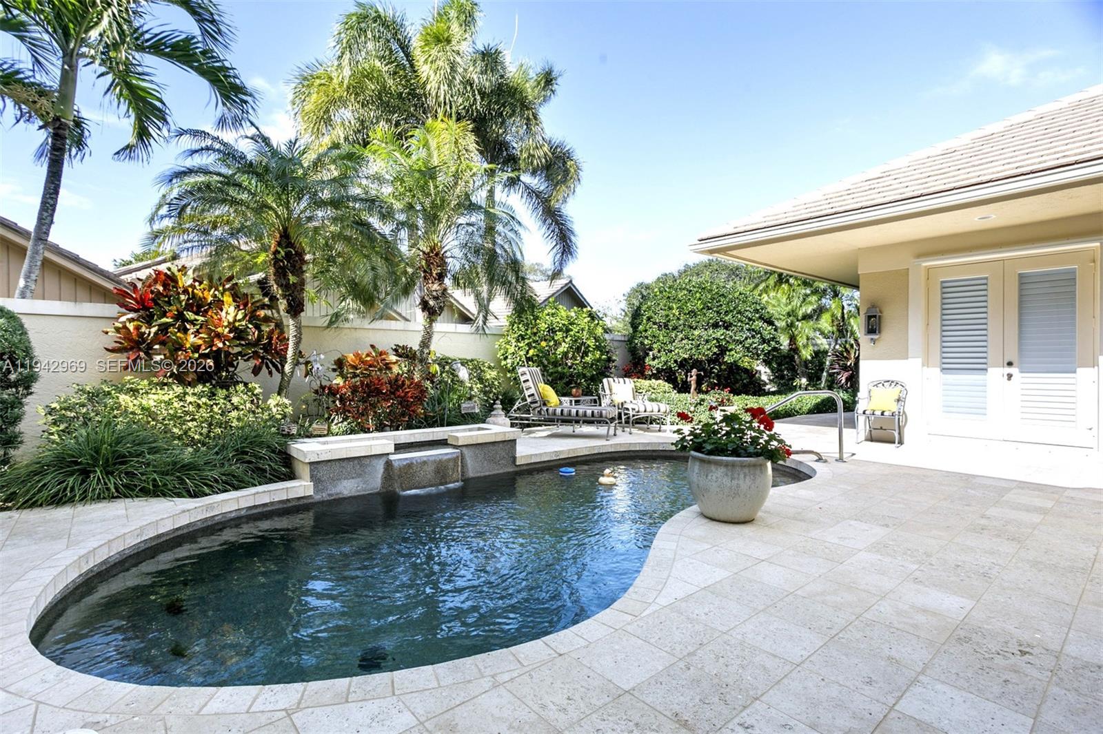 JUPITER HILLS VILLAGE - Residential
