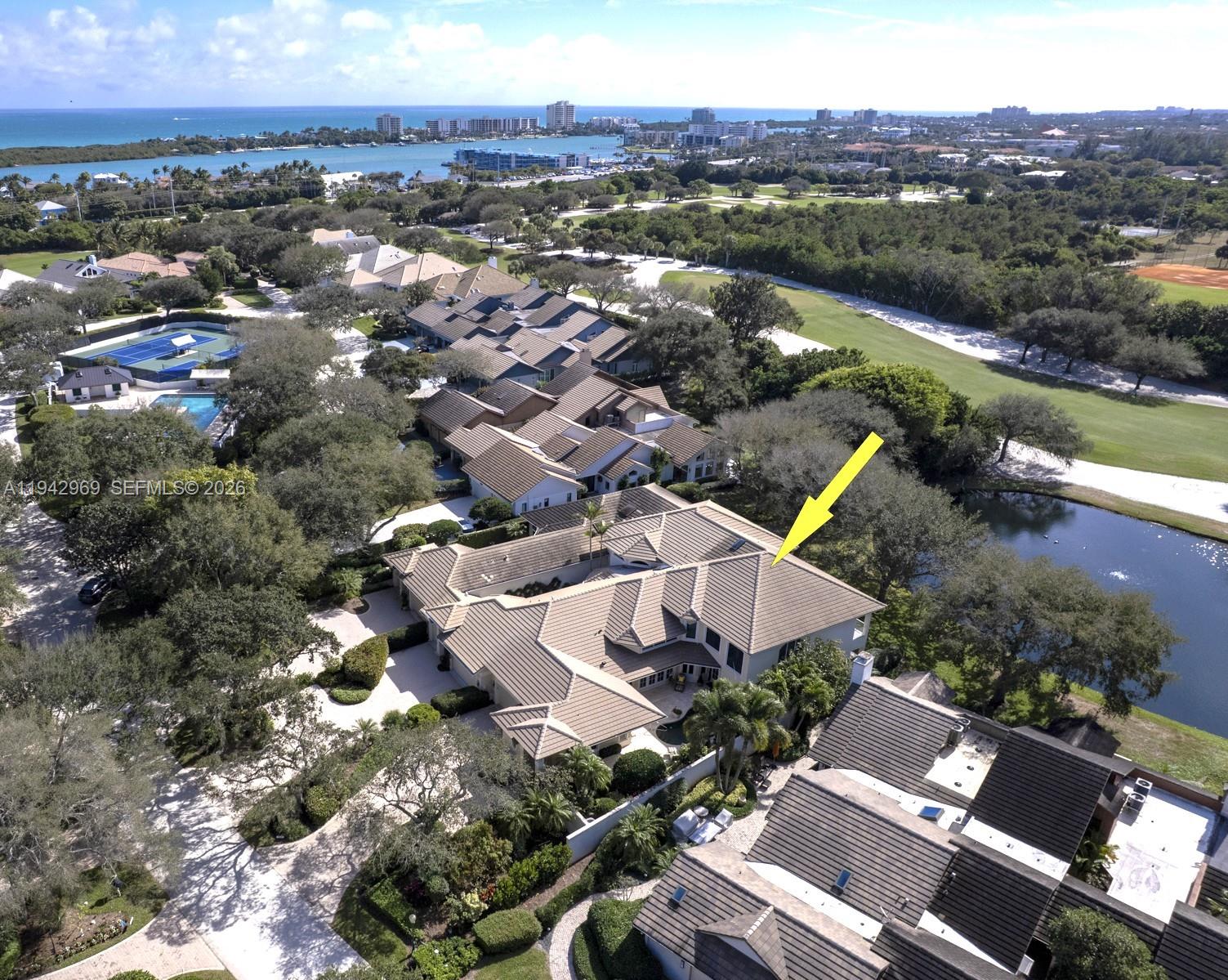 JUPITER HILLS VILLAGE - Residential