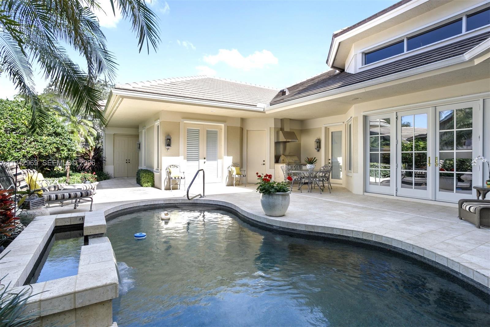 JUPITER HILLS VILLAGE - Residential