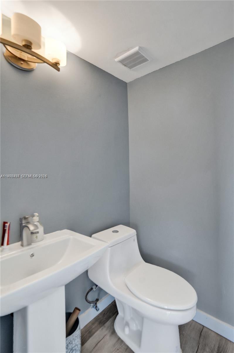 CROMWELL EAST CONDO - Residential