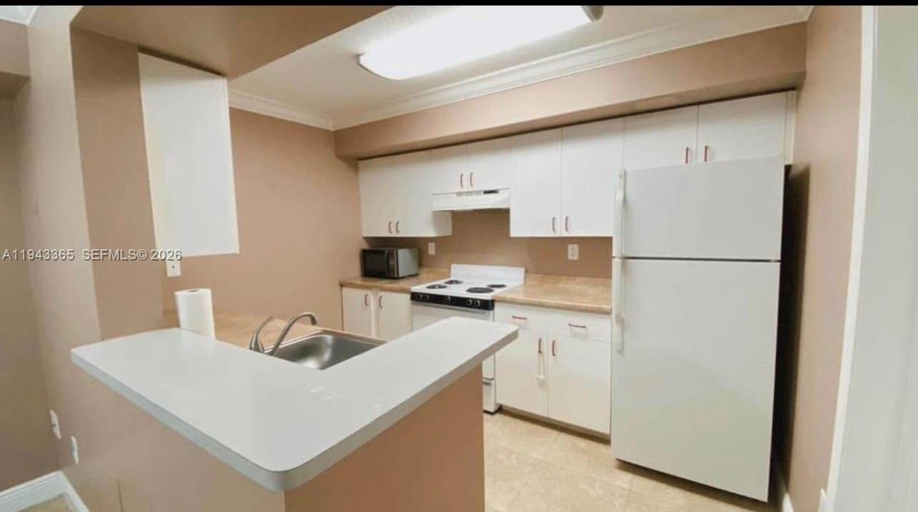 KENDALL LAKE TOWERS CONDO - Residential Lease