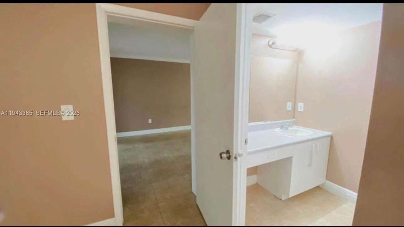 KENDALL LAKE TOWERS CONDO - Residential Lease