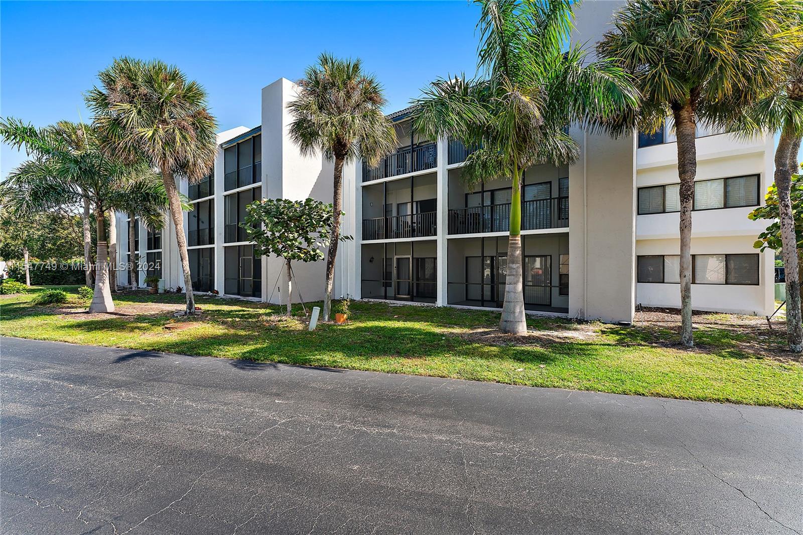 JUPITER OCEAN AND RACQUET - Residential Lease