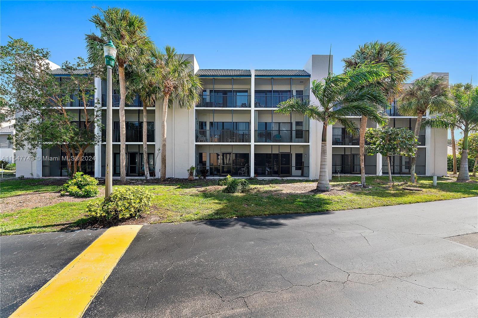 JUPITER OCEAN AND RACQUET - Residential Lease
