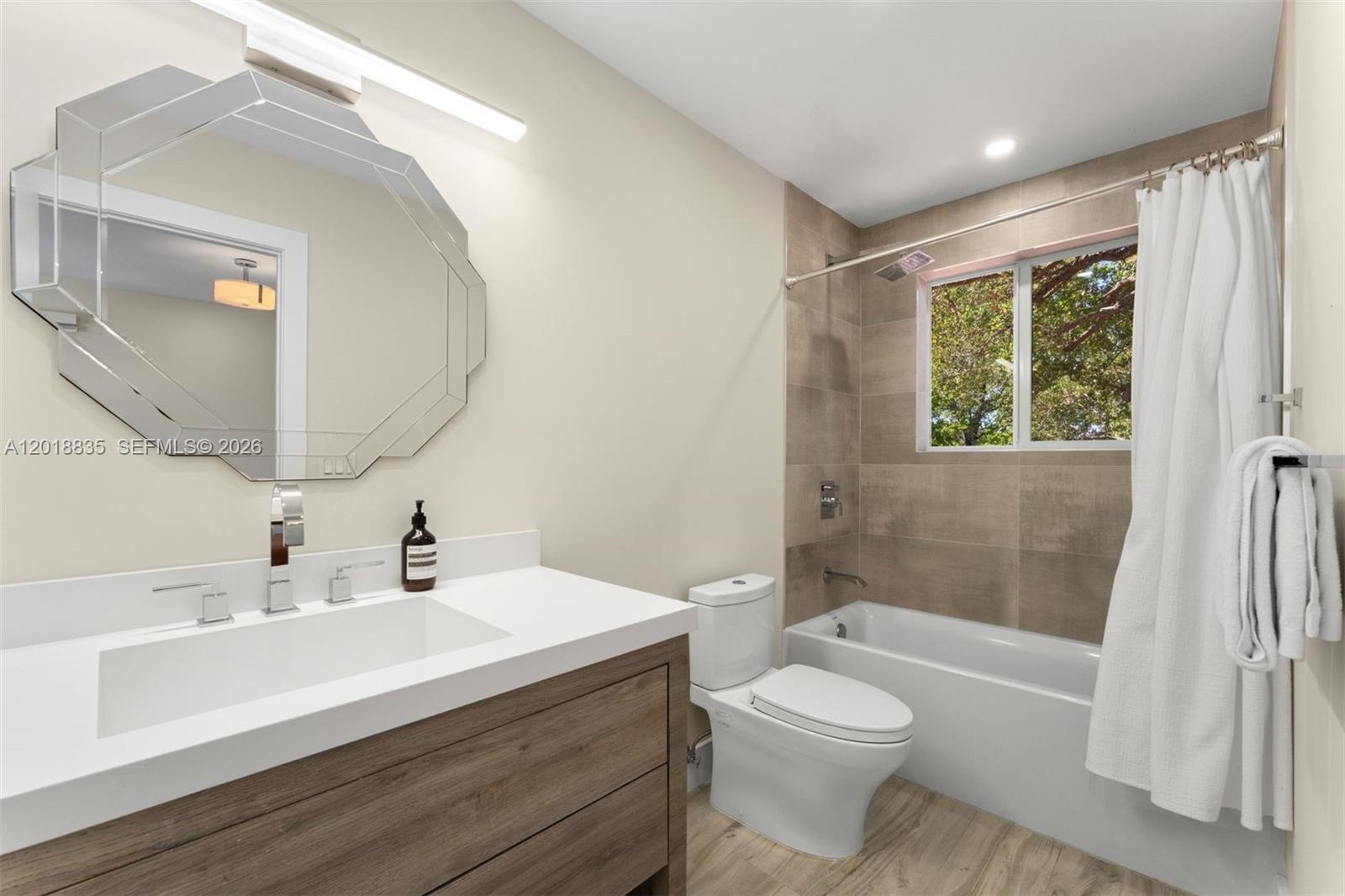 MIAMI SHORES SEC 3 - Residential
