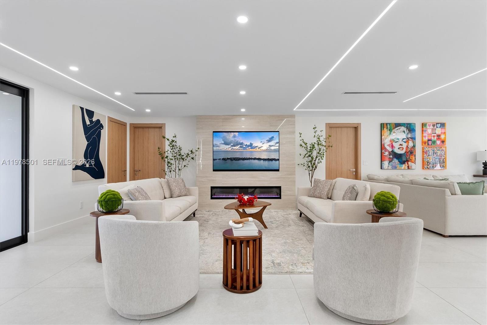 HOLLYWOOD HILLS - Residential Lease