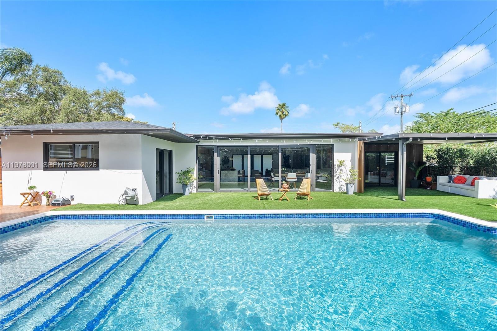 HOLLYWOOD HILLS - Residential Lease