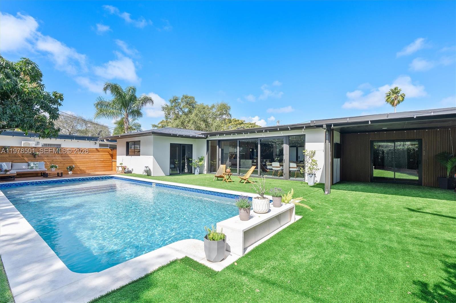 HOLLYWOOD HILLS - Residential Lease