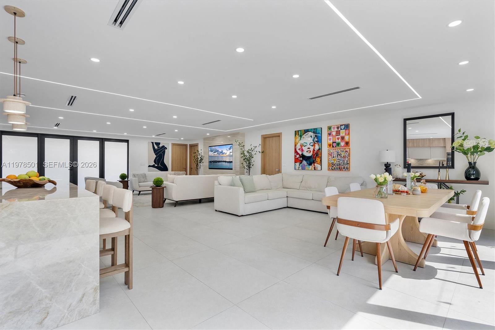 HOLLYWOOD HILLS - Residential Lease