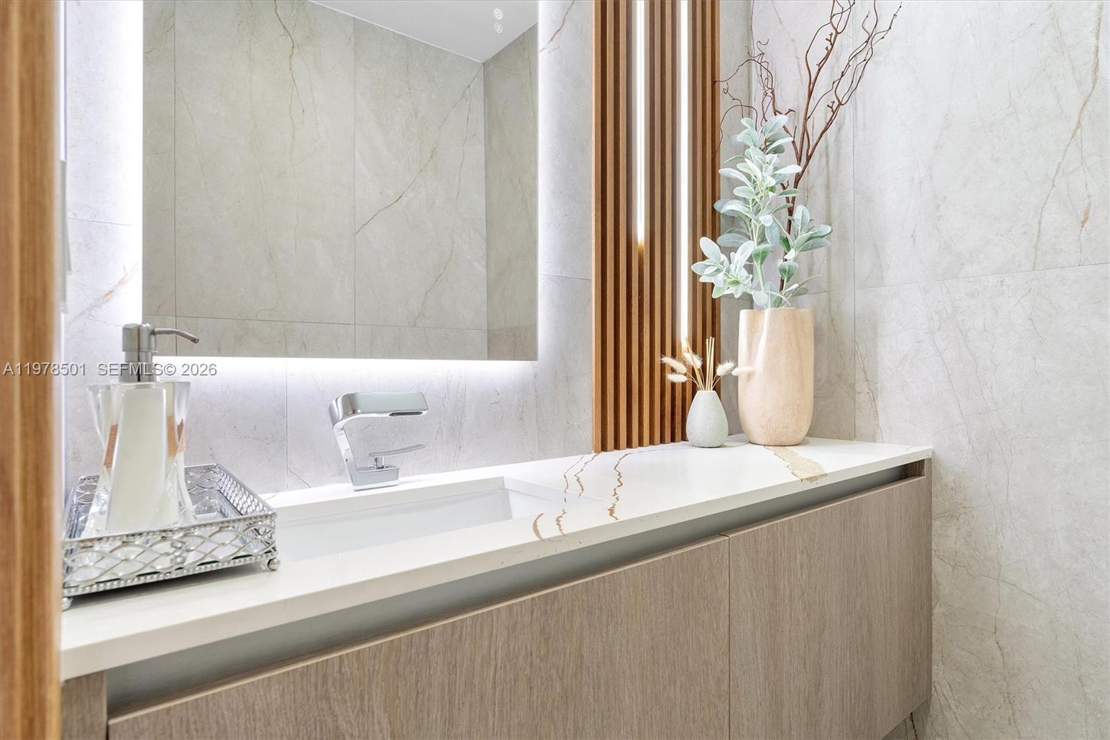 HOLLYWOOD HILLS - Residential Lease