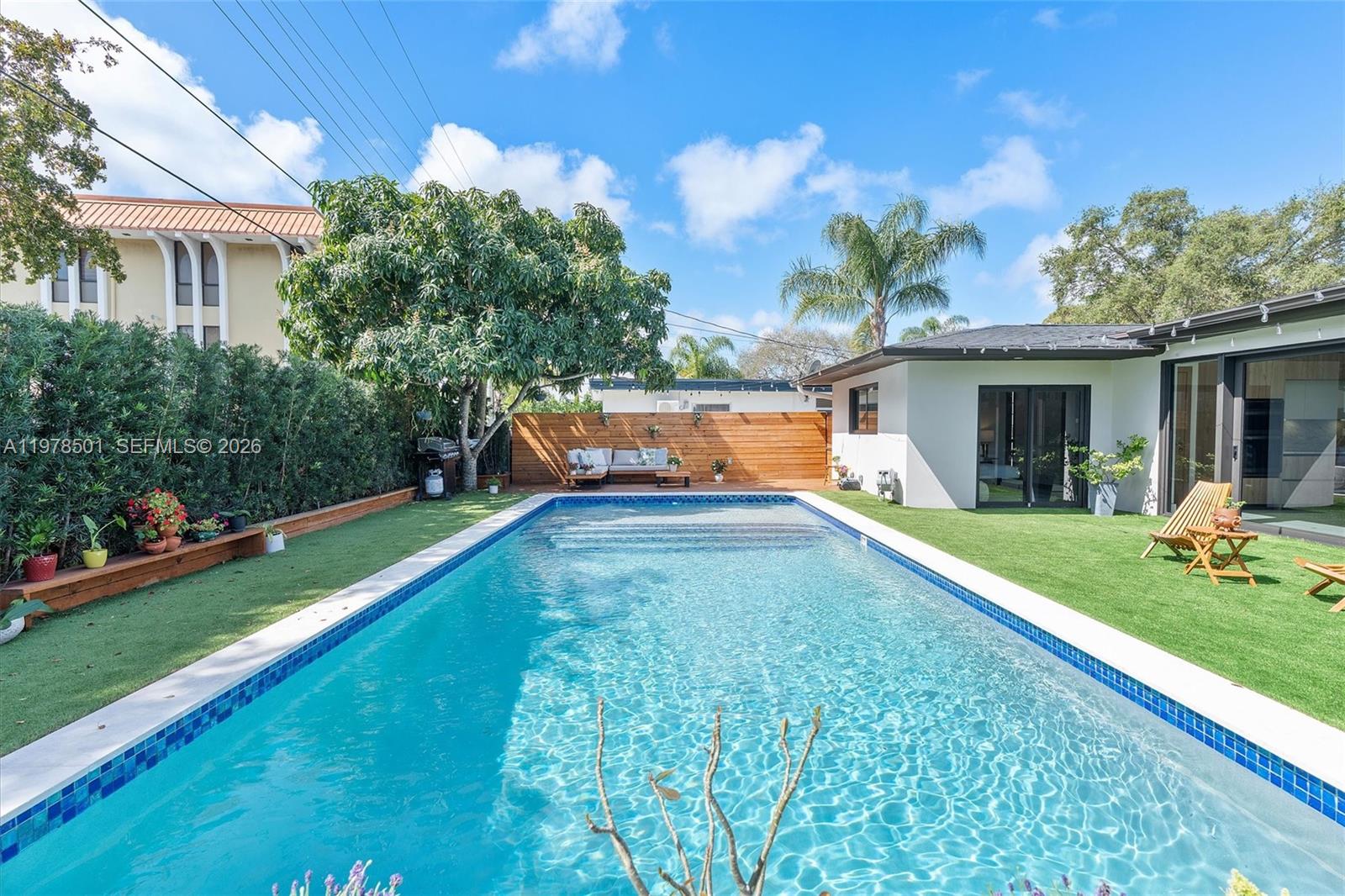 HOLLYWOOD HILLS - Residential Lease