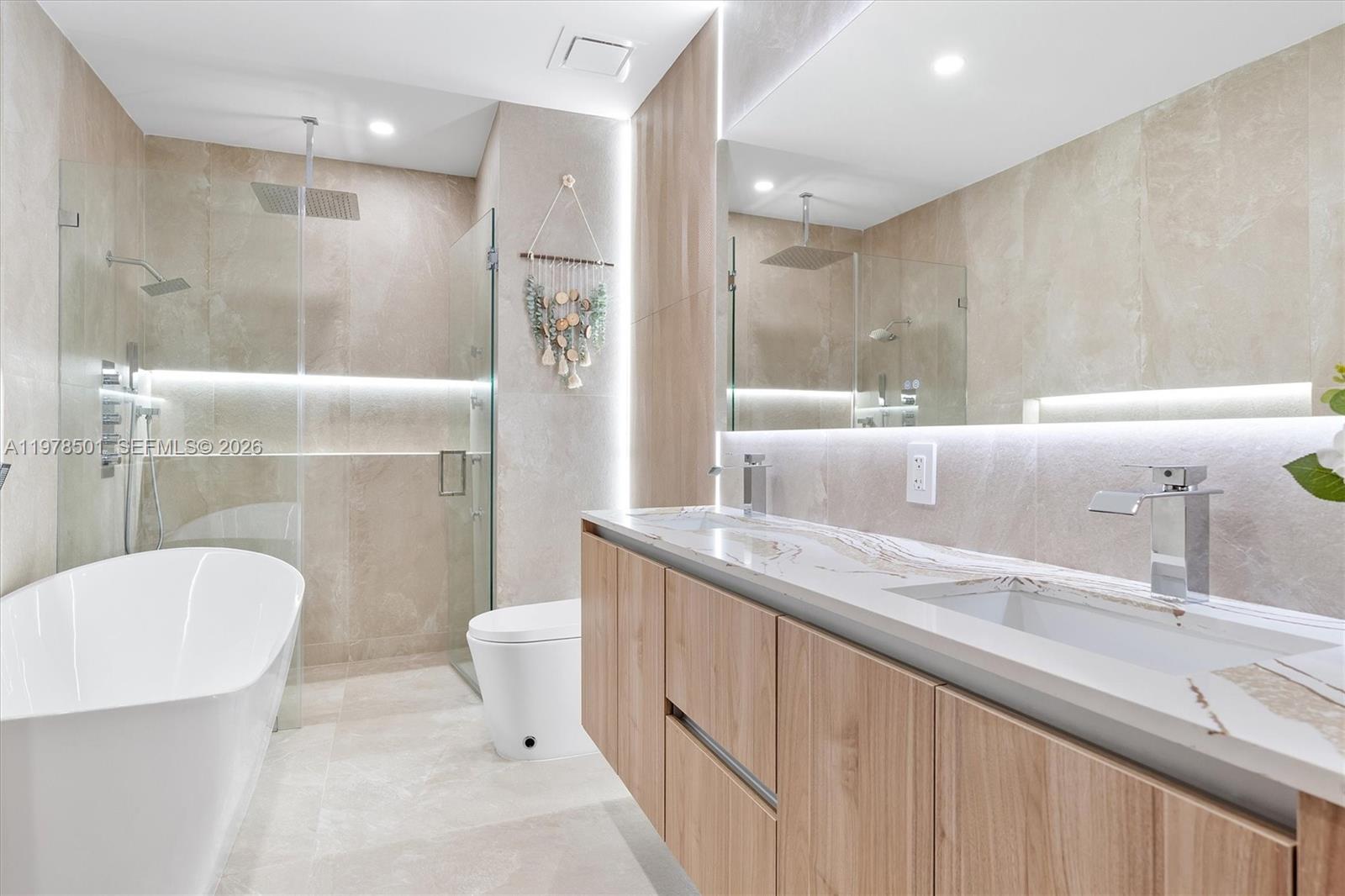 HOLLYWOOD HILLS - Residential Lease